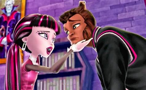 draculaura and clawdeen|who is draculaura's boyfriend.